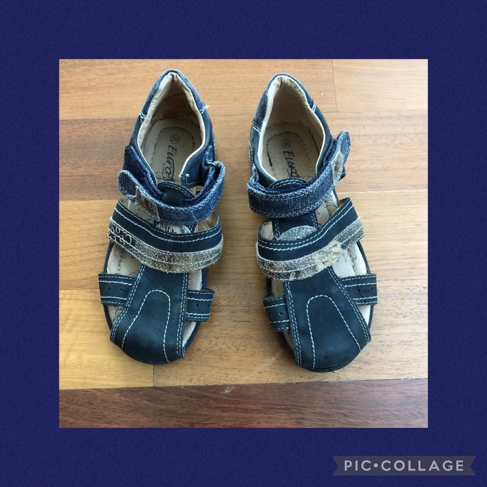 Boy's leather sandals